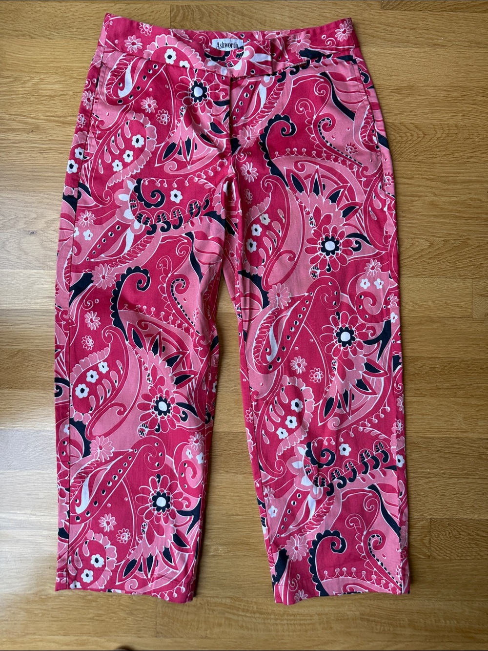 Ashworth Women’s Pink Paisley Capri Pants